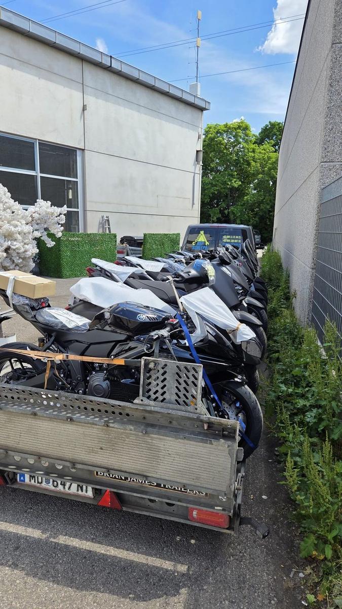Motorradtransport auf dem Anhänger